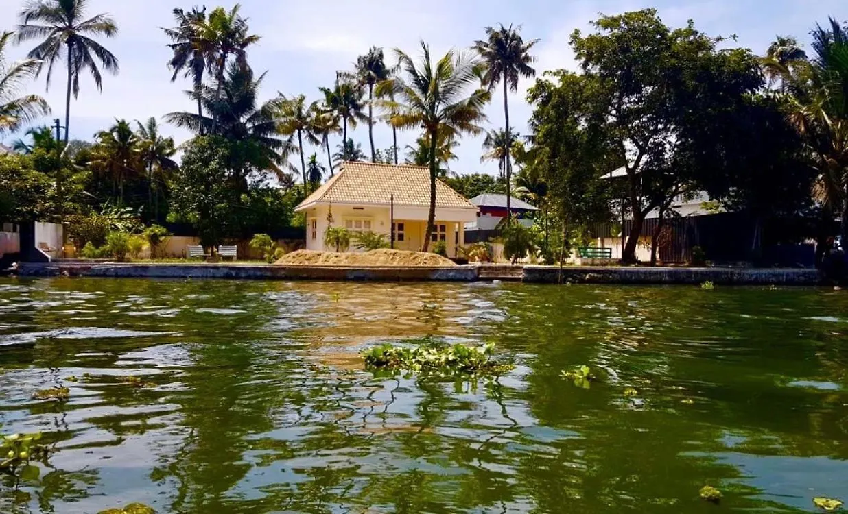 Casa De Canoli - A Private Backwater Villa Methala